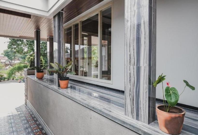 פנסיון Reddoorz Plus @ Jalan Dr. Cipto Mangunkusumo Lampung