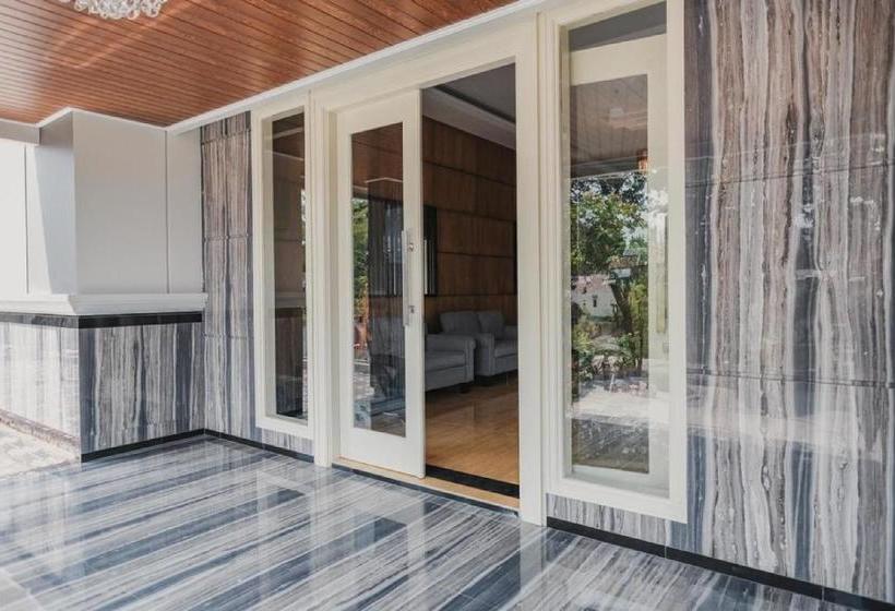 פנסיון Reddoorz Plus @ Jalan Dr. Cipto Mangunkusumo Lampung