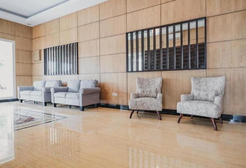 بنسيون Reddoorz Plus @ Jalan Dr. Cipto Mangunkusumo Lampung