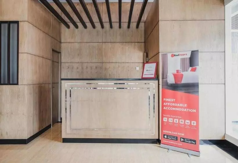 ペンション Reddoorz Plus @ Jalan Dr. Cipto Mangunkusumo Lampung