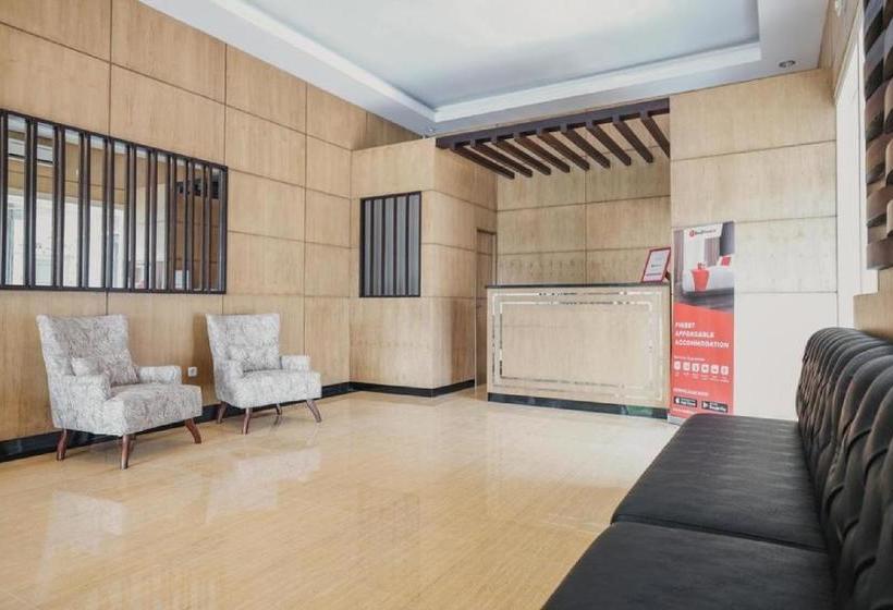 פנסיון Reddoorz Plus @ Jalan Dr. Cipto Mangunkusumo Lampung