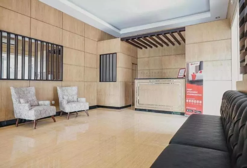ペンション Reddoorz Plus @ Jalan Dr. Cipto Mangunkusumo Lampung