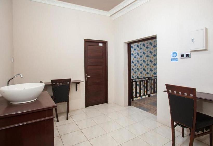 بنسيون Reddoorz Plus @ Jalan Dr. Cipto Mangunkusumo Lampung