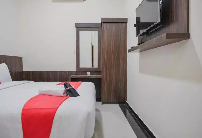 ペンション Reddoorz Plus @ Jalan Dr. Cipto Mangunkusumo Lampung