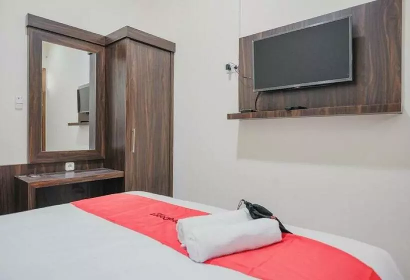 ペンション Reddoorz Plus @ Jalan Dr. Cipto Mangunkusumo Lampung