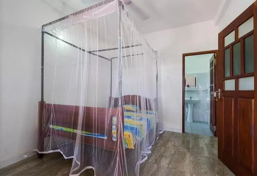 Majatalo The Wave Surf Inn Midigama