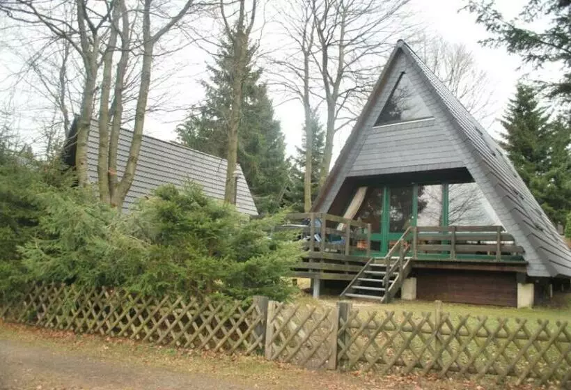 Lomakeskus Holiday Park  Nurdach