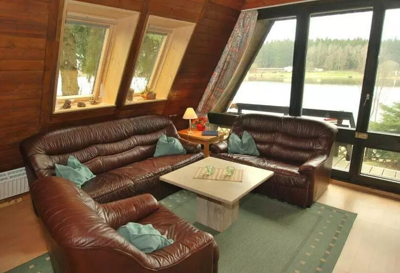 Lomakeskus Holiday Park  Nurdach