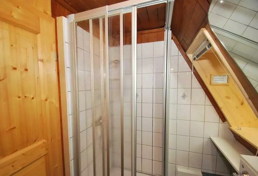 Lomakeskus Holiday Park  Nurdach