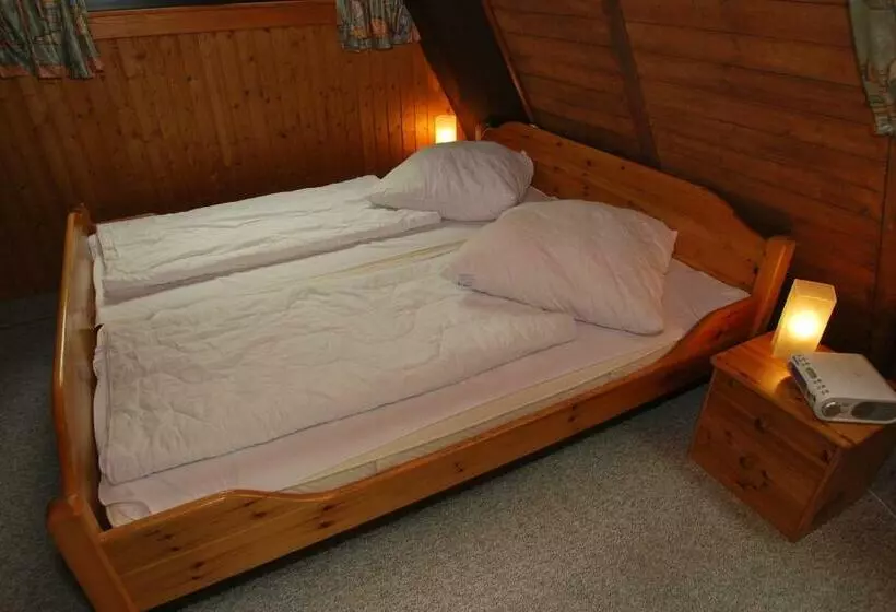 Lomakeskus Holiday Park  Nurdach