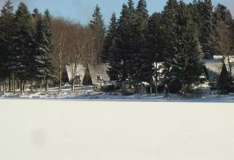 Lomakeskus Holiday Park  Nurdach