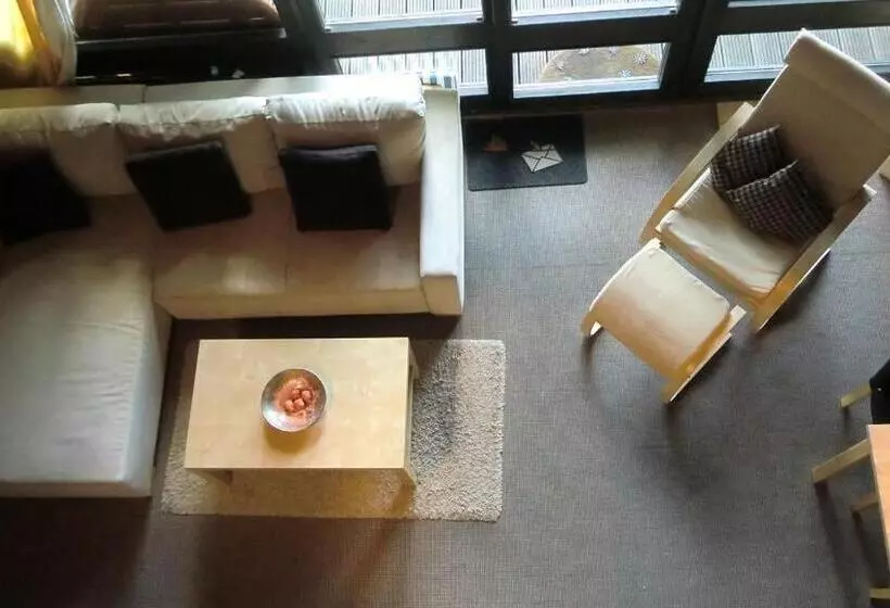 Lomakeskus Holiday Park  Nurdach