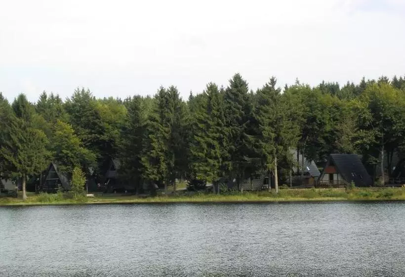 Lomakeskus Holiday Park  Nurdach