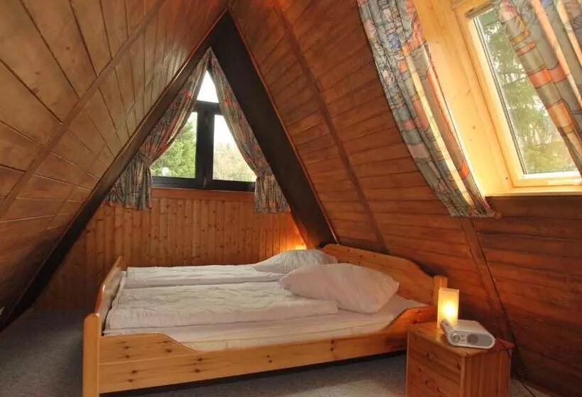 Lomakeskus Holiday Park  Nurdach