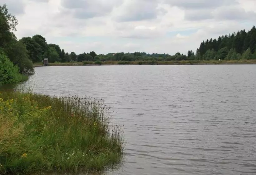 Lomakeskus Holiday Park  Nurdach