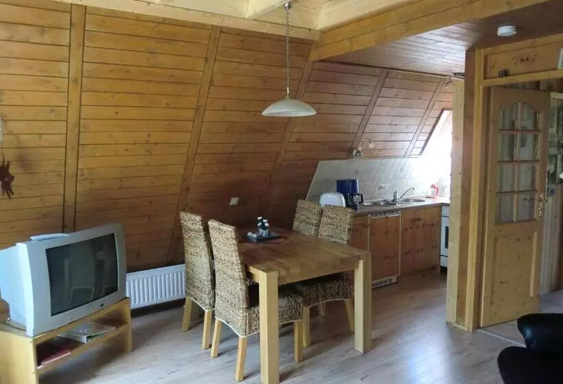 Lomakeskus Holiday Park  Nurdach