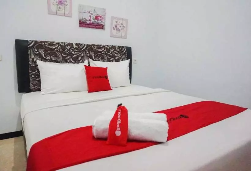 Hotelli Reddoorz Near Velodrome Malang 2