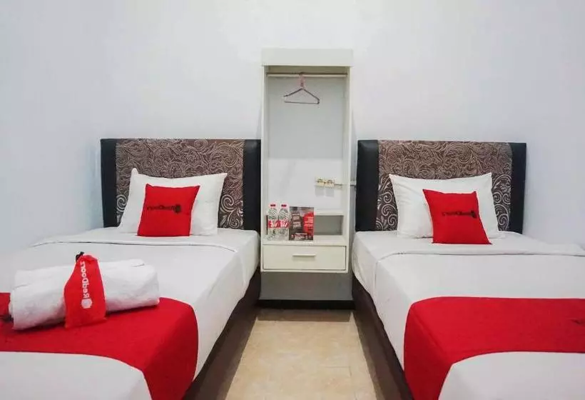 Hotelli Reddoorz Near Velodrome Malang 2