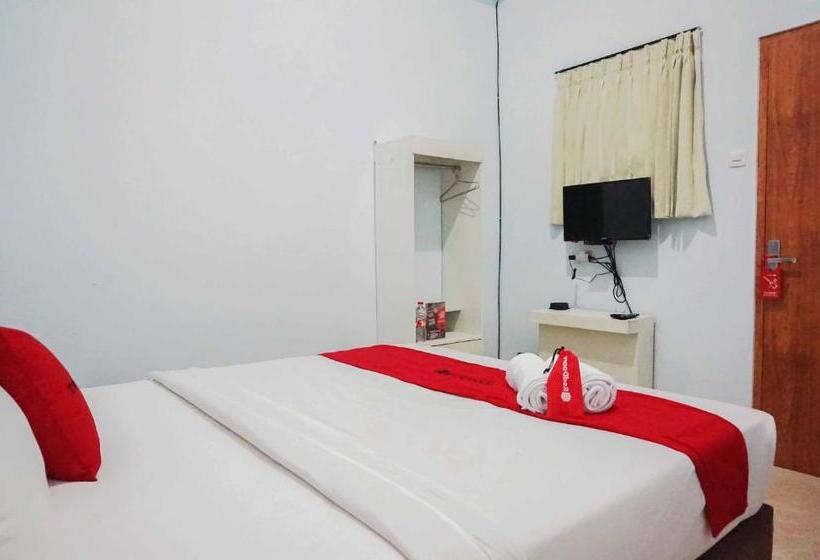 בית מלון כפרי Reddoorz Near Velodrome Malang 2