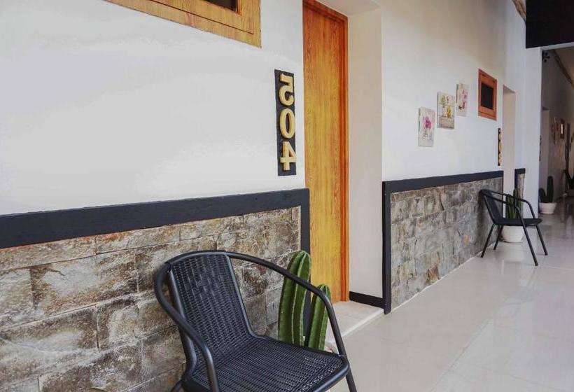 فندق Reddoorz Near Velodrome Malang 2