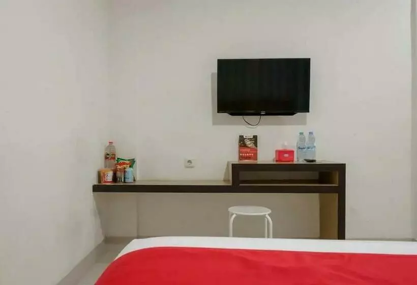 Hotelli Reddoorz Plus @ Cemara Asri Medan