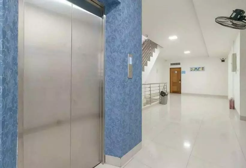 Hotelli Reddoorz Plus @ Cemara Asri Medan