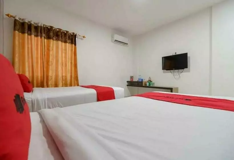 Hotelli Reddoorz Plus @ Cemara Asri Medan