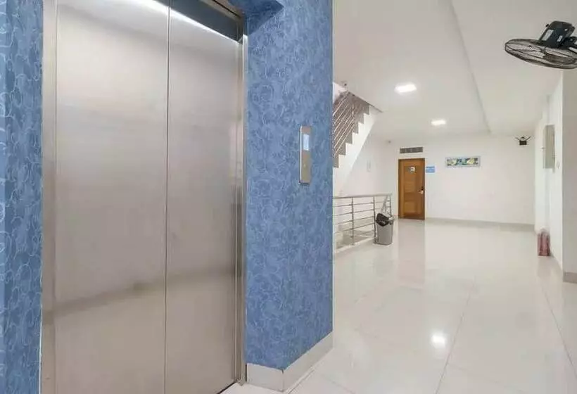 Hotelli Reddoorz Plus @ Cemara Asri Medan