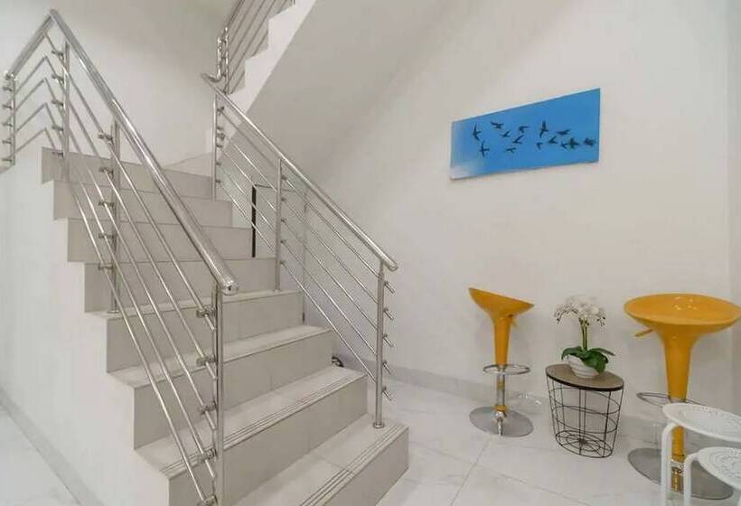 Hotel Reddoorz Plus @ Cemara Asri Medan