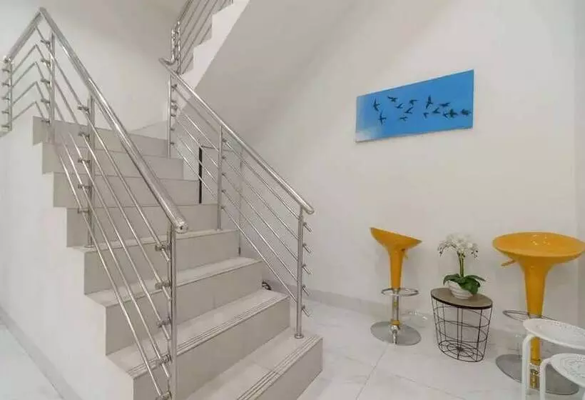 Hotelli Reddoorz Plus @ Cemara Asri Medan