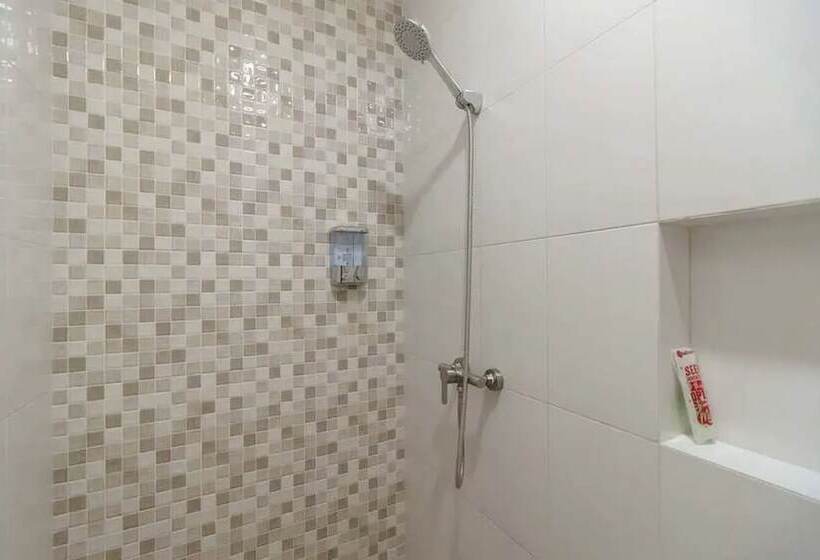 Hotel Reddoorz Plus @ Cemara Asri Medan