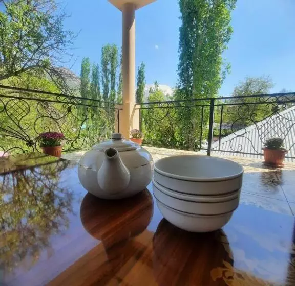 Majatalo зона отдых Apachi в горах чимган