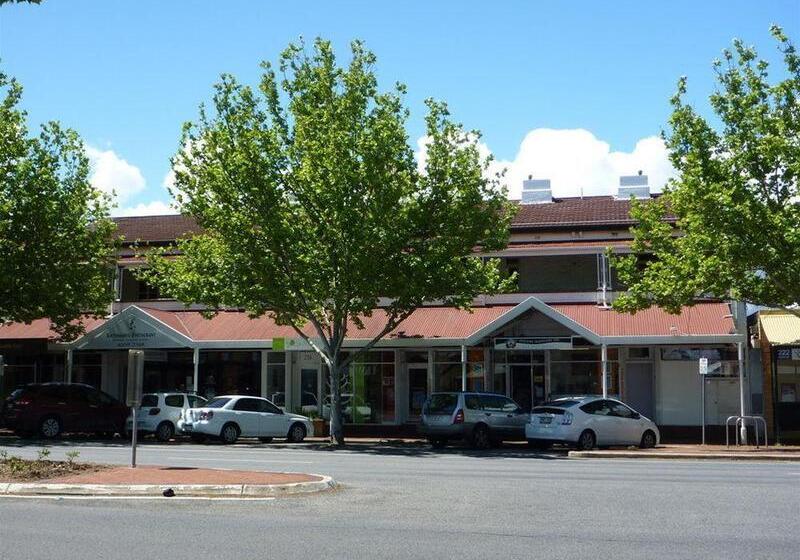 Adelaide Travellers Inn Backpackers Hostel