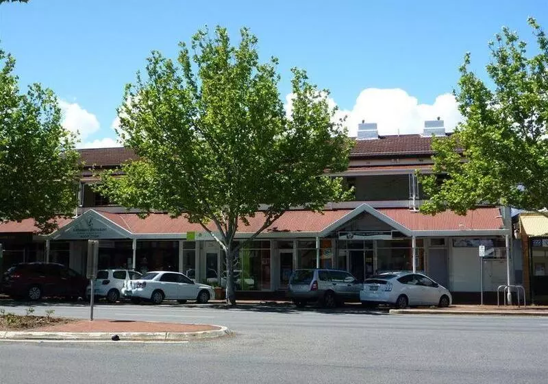 Adelaide Travellers Inn Backpackers Hostel