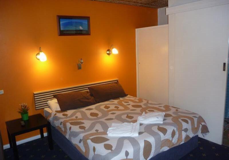 Adelaide Travellers Inn Backpackers Hostel