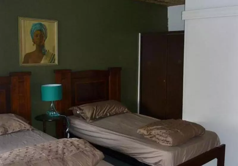 Adelaide Travellers Inn Backpackers Hostel