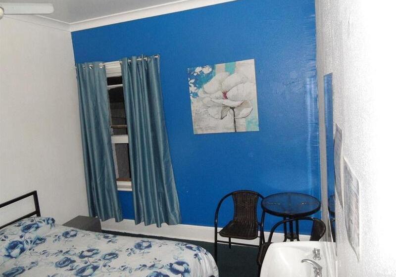 Adelaide Travellers Inn Backpackers Hostel