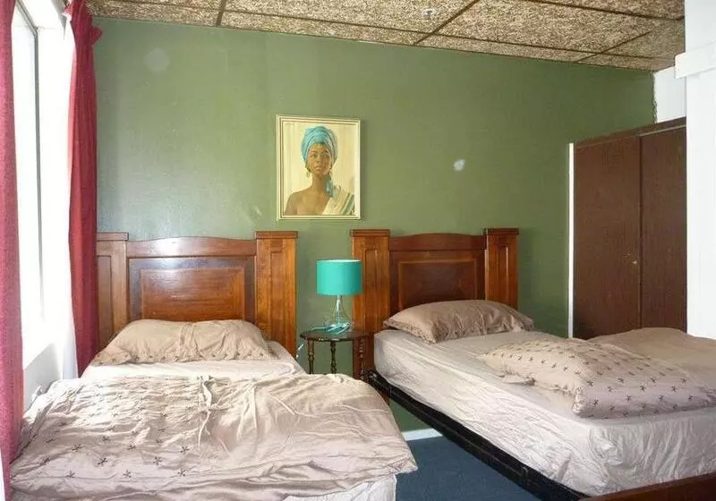 Adelaide Travellers Inn Backpackers Hostel