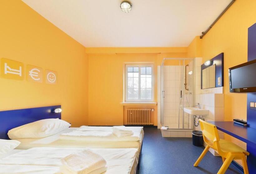 Bed Nbudget Expo Hostel Rooms