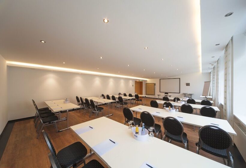 Bed Nbudget Expo Hostel Rooms