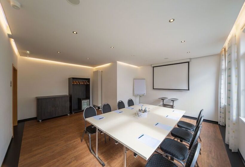 Bed Nbudget Expo Hostel Rooms