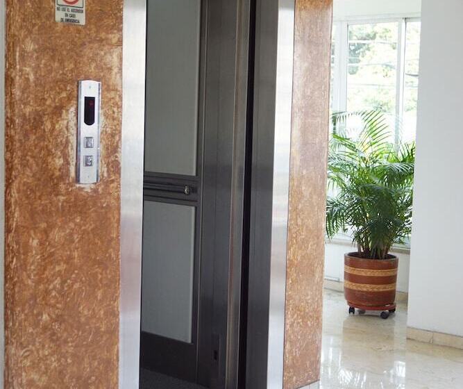 هتل Ayenda 1416 Castellana Real