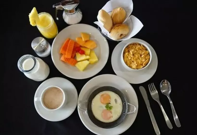 هتل Ayenda 1416 Castellana Real