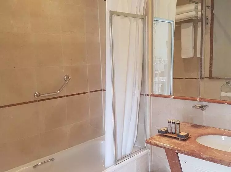 בית מלון כפרי Townhouse On The Green