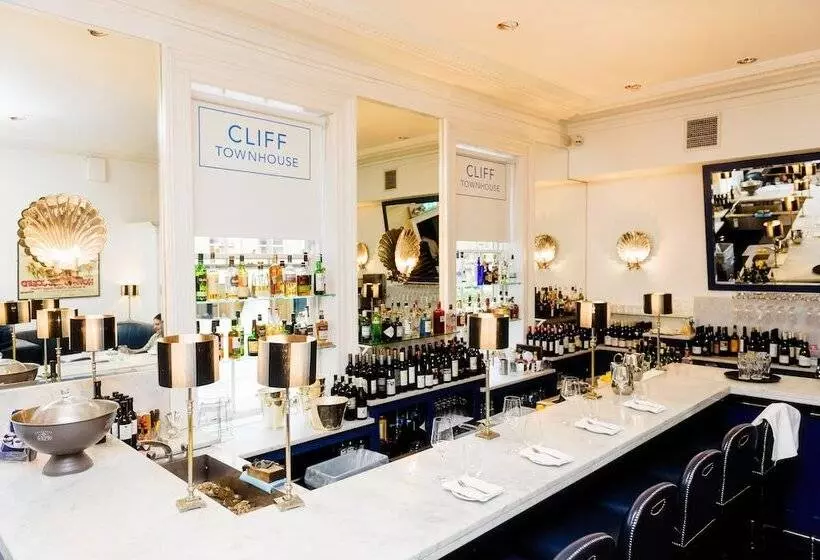 בית מלון כפרי Townhouse On The Green