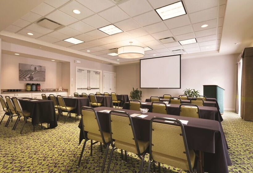 فندق Hilton Garden Inn Akron Canton Airport