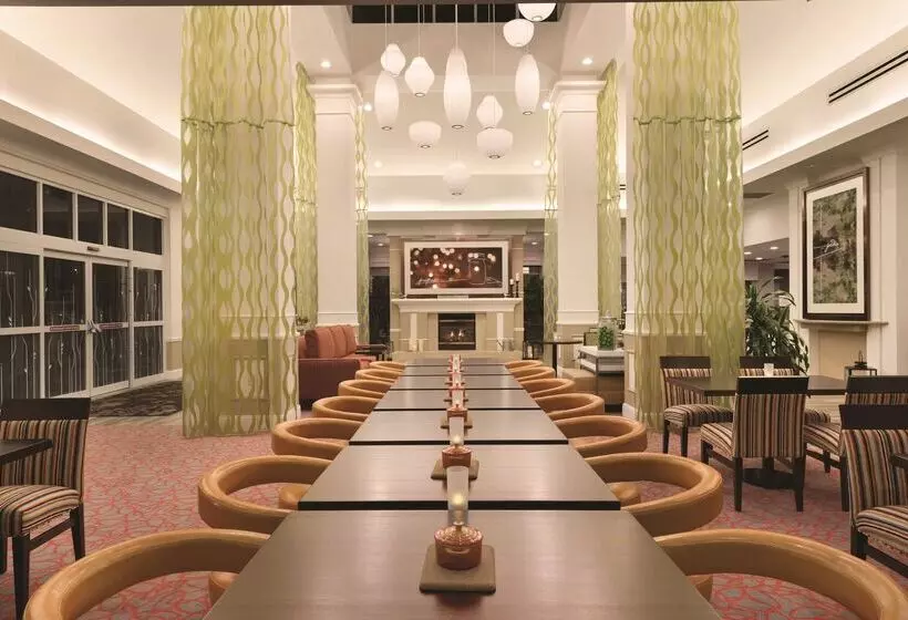 בית מלון כפרי Hilton Garden Inn Akron Canton Airport