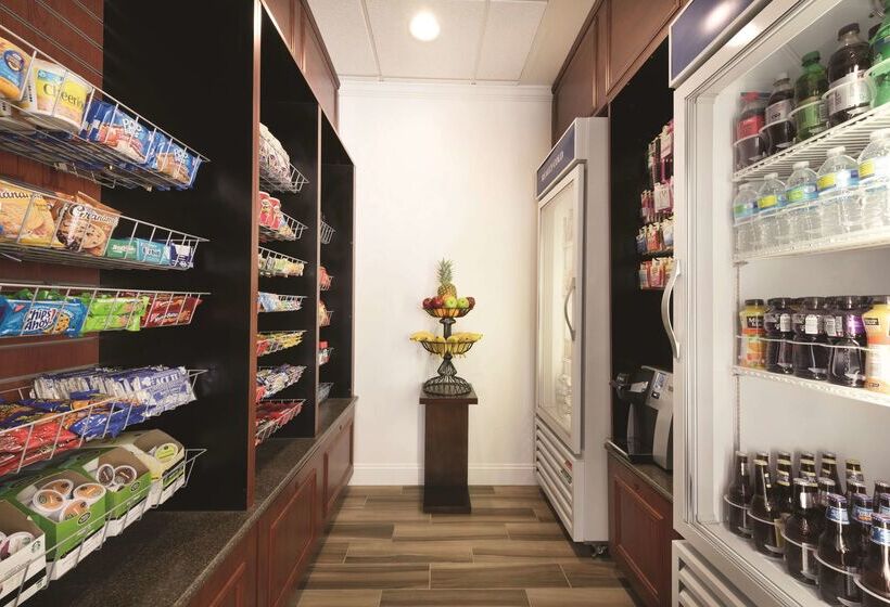 فندق Hilton Garden Inn Akron Canton Airport