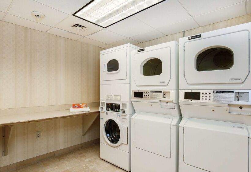 ホテル Hilton Garden Inn Anchorage