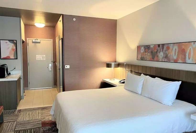 Отель Hilton Garden Inn Oconomowoc